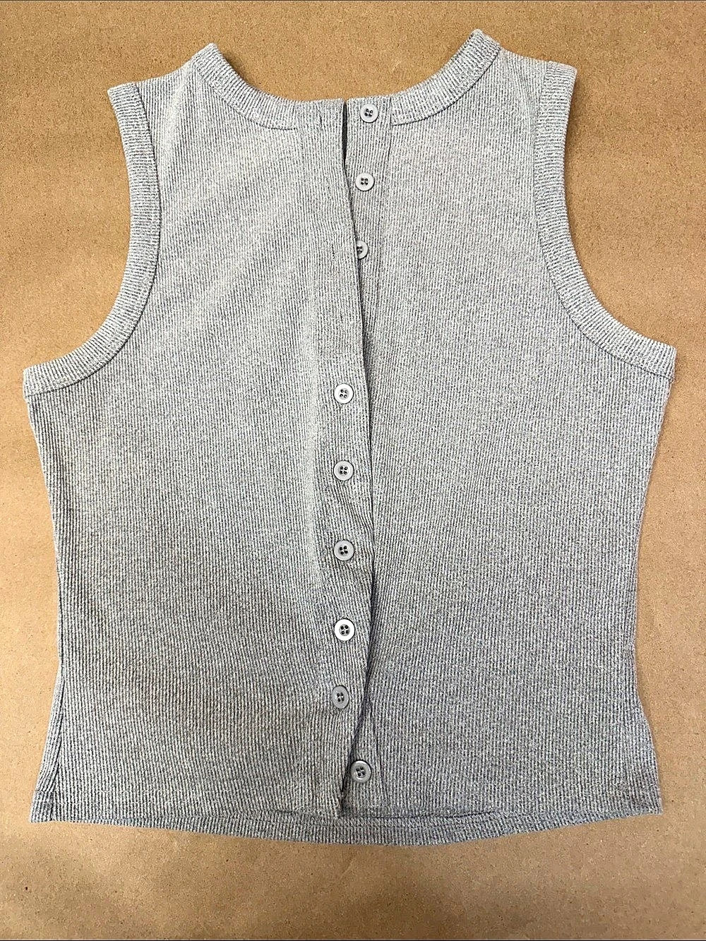 Ribbed Button Front Tank Top in Gray Size Medium